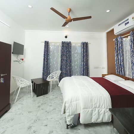M M Residency Hotel Kochi Kültér fotó